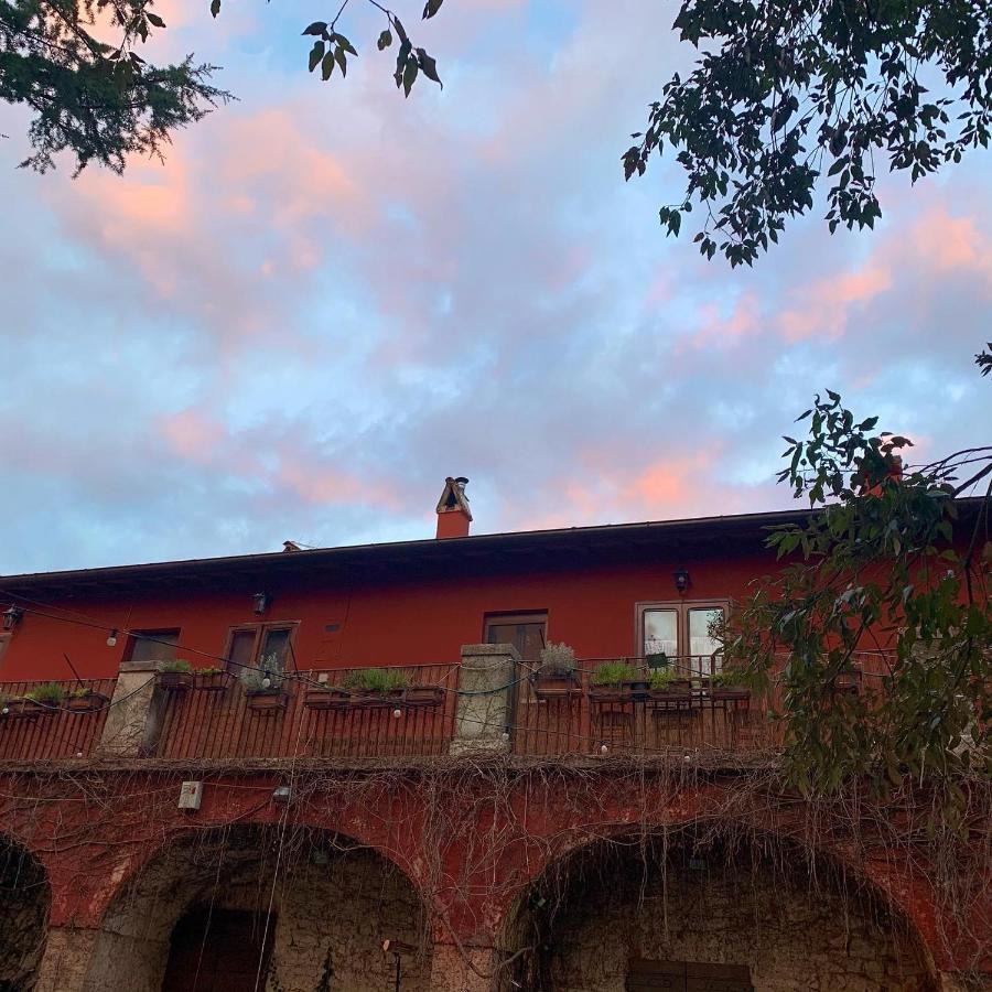 Casette Rosse Nel Borgo Medievale Di Fossanova لاتينا المظهر الخارجي الصورة